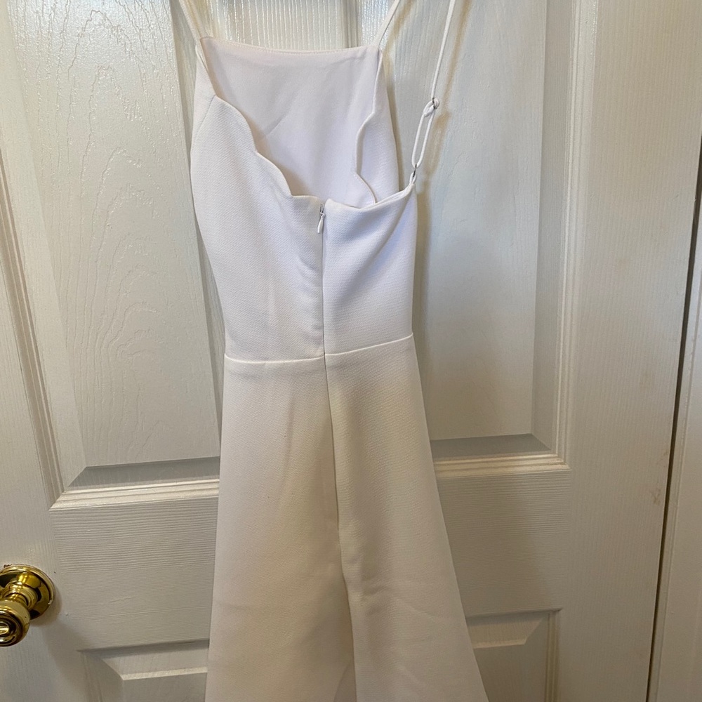 White Dress. - Picture 4 of 7